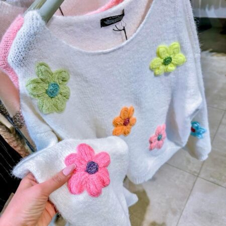 SWETER SPRING W KWIATY