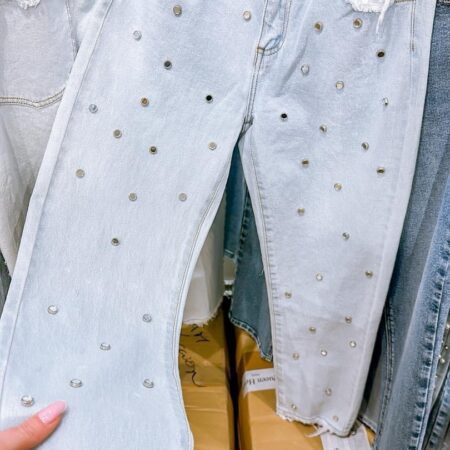 EKSKLUZYWNE SPODNIE JEANS MOM FIT OD QUEEN HEARTS Z DROBNYMI KAMYKAMI