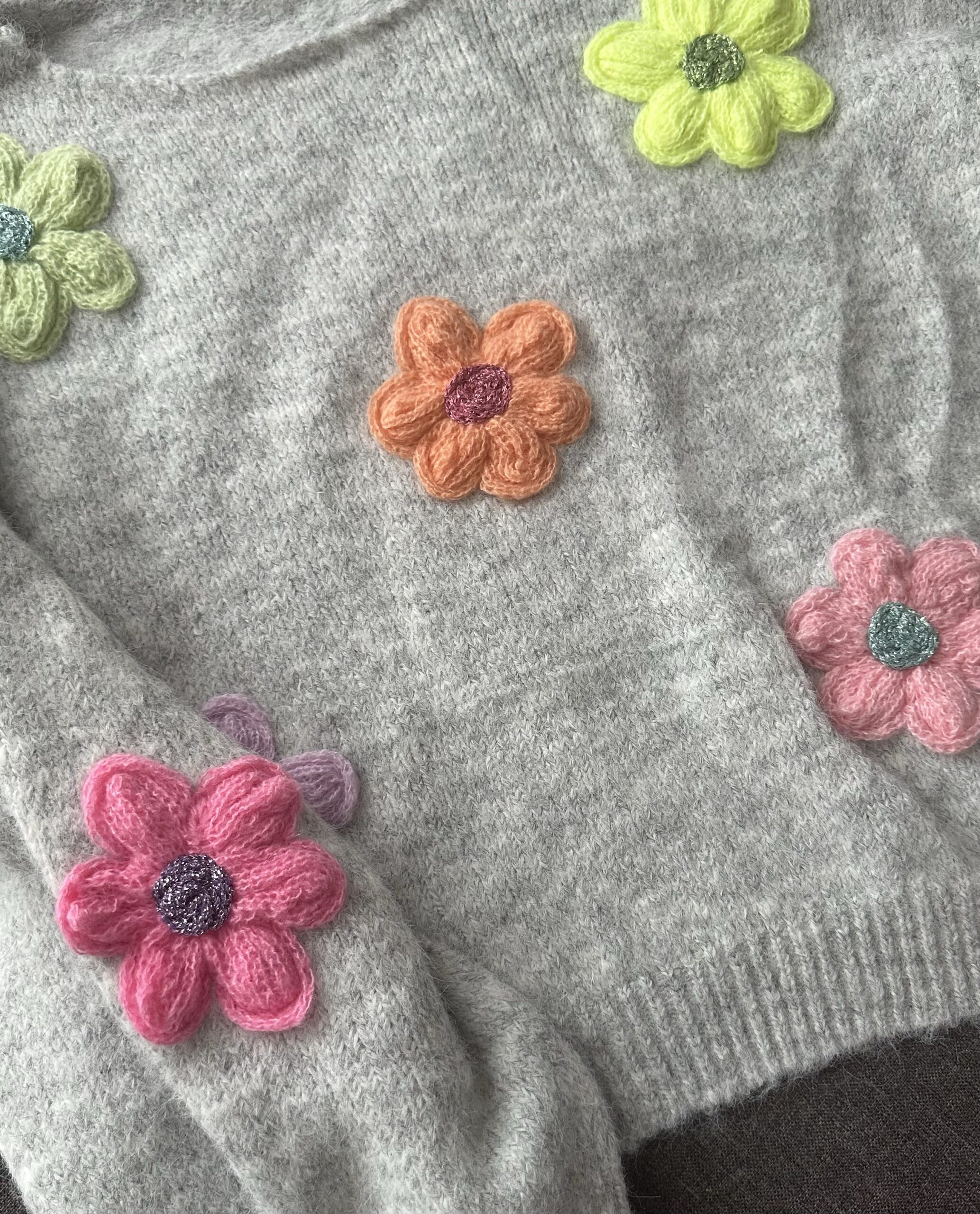 SWETER SPRING W KWIATY - Image 3