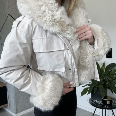 KURTKA Z ODPINANYM FUTERKIEM I KAPTUREM – MEGA TRENDY NA JESIEŃ!