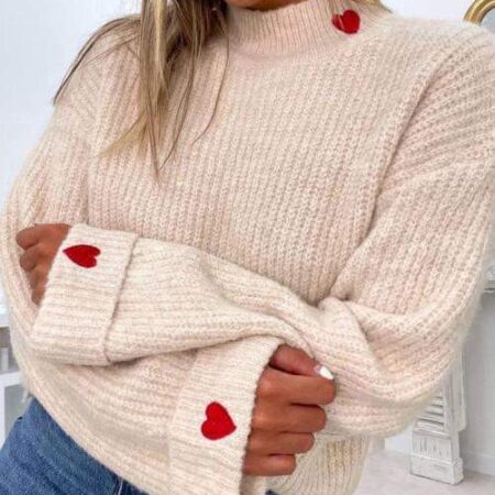 MIEJSCE KOMFORTU I STYLU: SWETER ECRI Z CZERWONYM AKCENTEM SERCA!