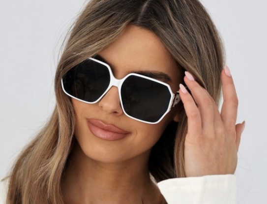 "STYLOWE MUST-HAVE NA LETNIĄ AURĘ: OKULARY PRZECIWSŁONECZNE BELLA „ - Image 2