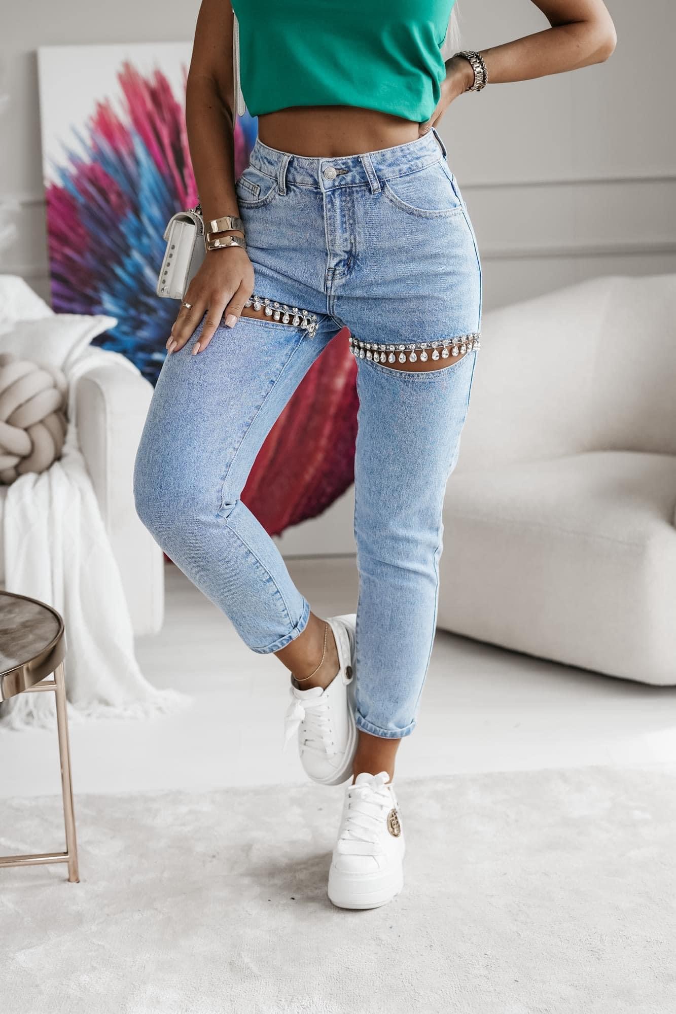 👖 M.SARA JEANSY DAMSKIE MOM FIT Z ROZCIĘCIAMI NA UDACH OZDOBIONYMI KRYSZTAŁKAMI kopie - Image 3