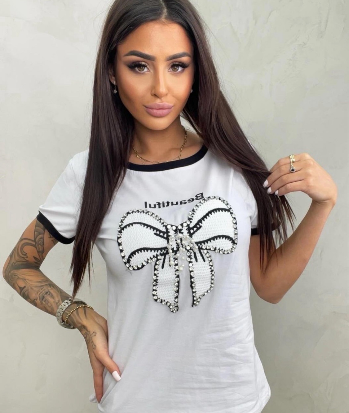 T-SHIRT Z NAPISEM "BEAUTIFUL" I OZDOBNĄ KOKARDĄ - Image 2